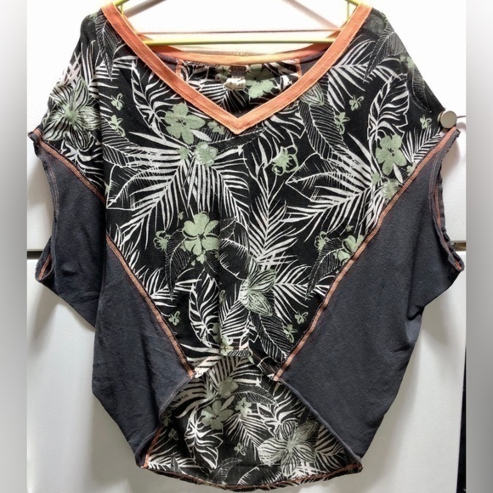 🪽Free People-We the Free Margot Tropical Print Dolman Shirt